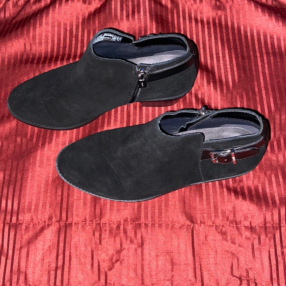 NWOT Vionic Millie Ankle Boots Black Wms. Sz. 7.5